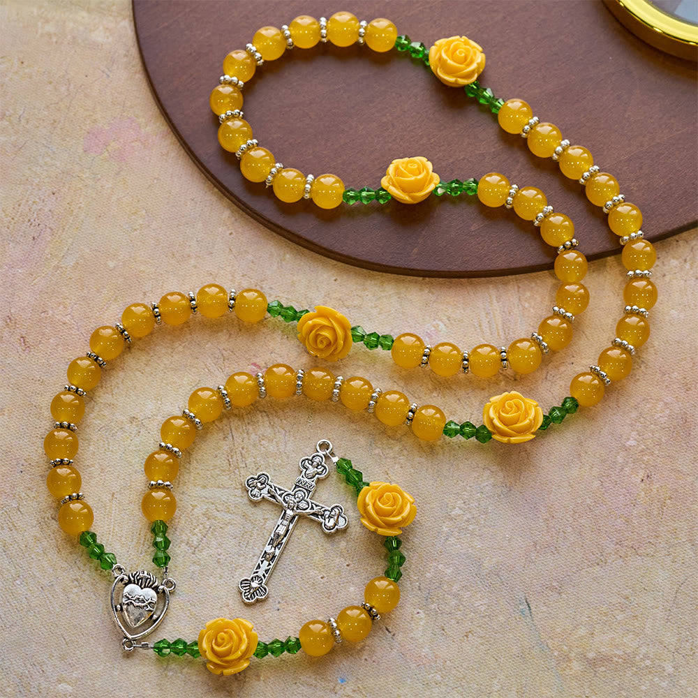 Christianartworkshop Osterrosenkranz „Garten des Glaubens“ aus gelber Jade und Rosenperlen mit zartem Kreuz - image 2