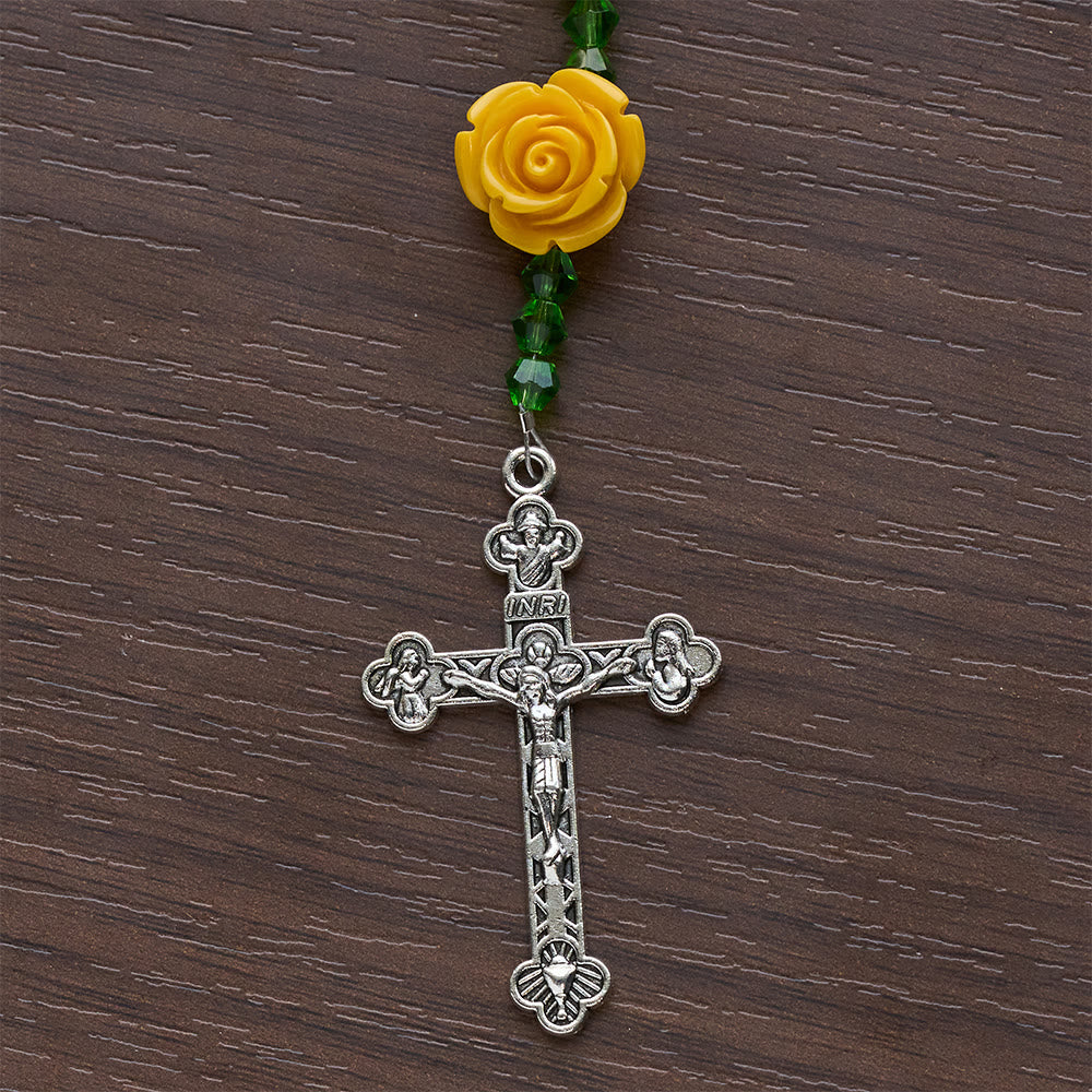 Christianartworkshop Osterrosenkranz „Garten des Glaubens“ aus gelber Jade und Rosenperlen mit zartem Kreuz - image 9