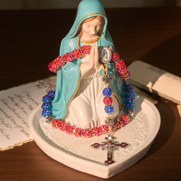 Christianartworkshop Roter und blauer, funkelnder Diamantperlen-Rosenkranz mit Malteserkreuz-Akzenten - image 6