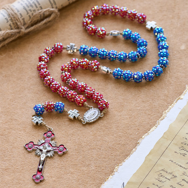 Christianartworkshop Roter und blauer, funkelnder Diamantperlen-Rosenkranz mit Malteserkreuz-Akzenten - image 5