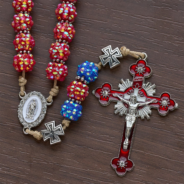 Christianartworkshop Roter und blauer, funkelnder Diamantperlen-Rosenkranz mit Malteserkreuz-Akzenten - image 8