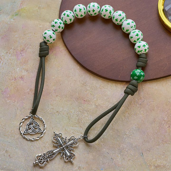 Christianartworkshop Irischer Segen, Glücksrosenkranz für die Hosentasche mit ewigem Knoten, grüne und weiße Holzperlen - image 4