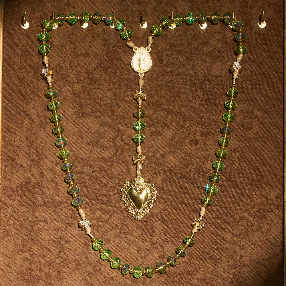 Christianartworkshop Rosenkranz mit Glücksklee und Herz-Jesu-Motiv, grünen, schillernden Perlen und Herz-Jesu-Medaille - image 5