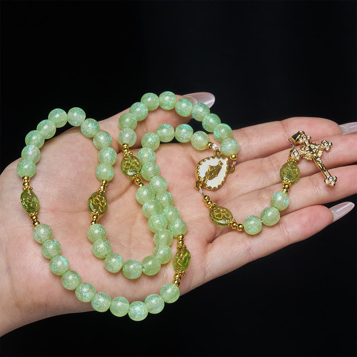 Christianartworkshop Keltischer Segen Schimmernder grüner Rosenkranz: Glücksklee mit goldenem Anhänger - Unsere Liebe Frau und das Kruzifix - image 0