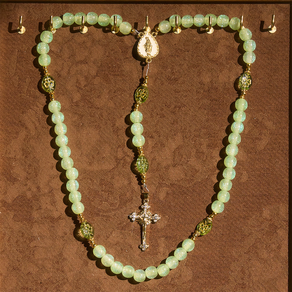 Christianartworkshop Keltischer Segen Schimmernder grüner Rosenkranz: Glücksklee mit goldenem Anhänger - image 1