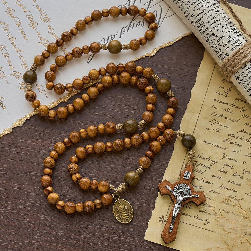 Christianartworkshop Traditioneller Rosenkranz aus Naturholz: Mischung aus gelbem Sandelholz, grünem Sandelholz und Kiefernholz - image 4