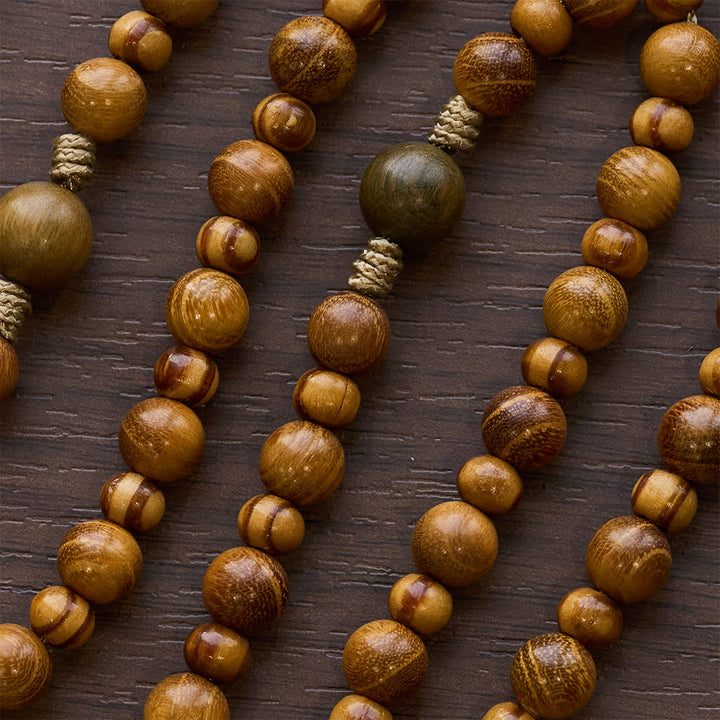 Christianartworkshop Traditioneller Rosenkranz aus Naturholz: Mischung aus gelbem Sandelholz, grünem Sandelholz und Kiefernholz - image 7