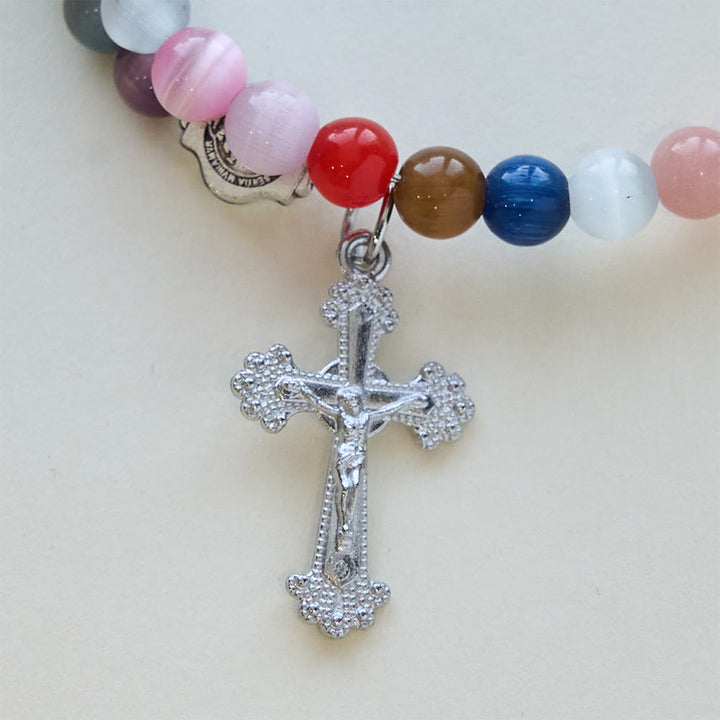 Christianartworkshop 6 mm breites, mehrfarbiges Rosenkranzarmband aus Katzenaugen-Memorydraht mit St.-Benedikt-Verzierungen - image 6