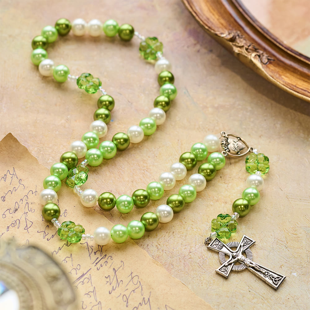Christianartworkshop Rosenkranz „Glücksglaube“ in Grün mit Farbverlauf, verziert mit Herz Jesu und keltischem Kreuz - image 2