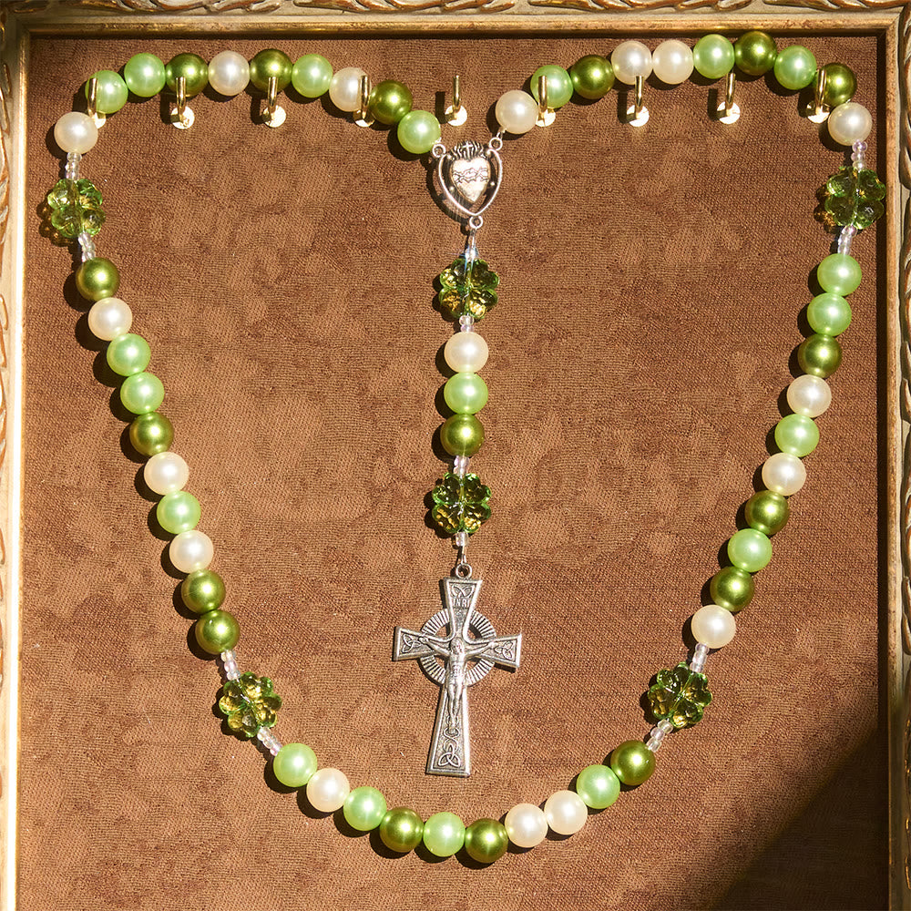 Christianartworkshop Rosenkranz „Glücksglaube“ in Grün mit Farbverlauf, verziert mit Herz Jesu und keltischem Kreuz - image 5