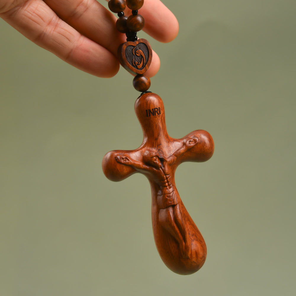 Christianartworkshop Zweifach gestalteter Rosenkranzanhänger aus Holz mit Kruzifix-Motiv: Ein Symbol für den Schutz des Reisenden - image 1