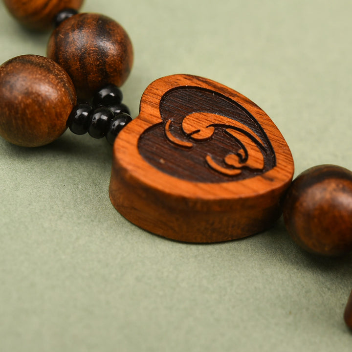 Christianartworkshop Zweifach gestalteter Rosenkranzanhänger aus Holz mit Kruzifix-Motiv: Ein Symbol für den Schutz des Reisenden - image 3