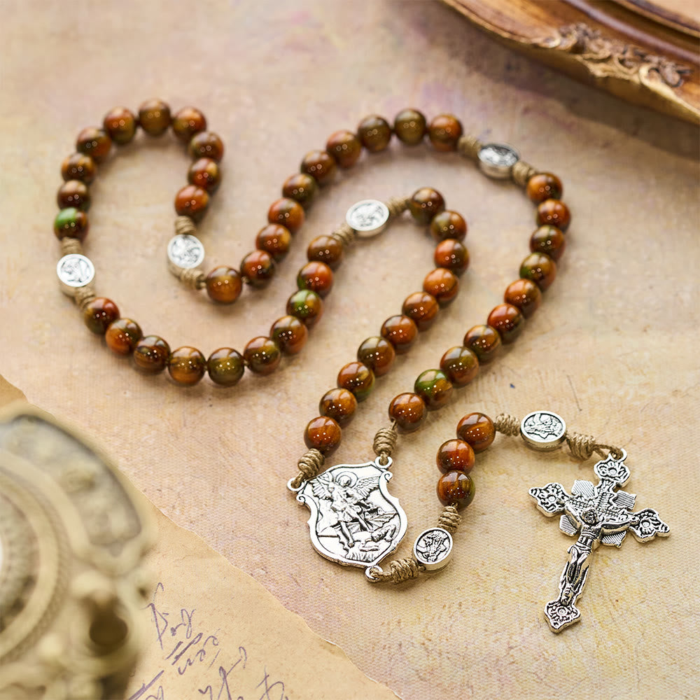 Christianartworkshop Rosenkranz mit schimmernden braunen Perlen im Vintage-Stil und dem Schutzpatron St. Michael - Der heilige Michael und das Kruzifix - image 0