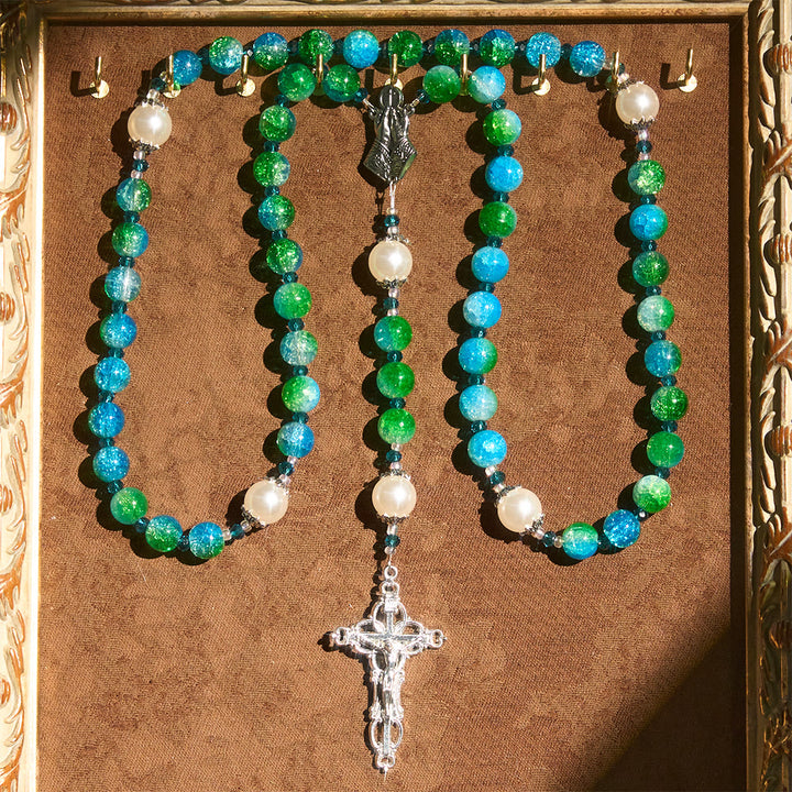 Christianartworkshop Rosenkranz aus blau-grünem Glas mit betenden Händen und Kruzifix - image 6