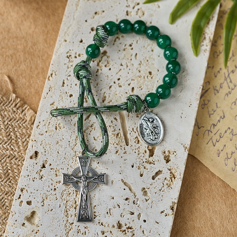 Christianartworkshop Osterrosenkranz aus grünem Aventurin mit Anhänger des Heiligen Michael und keltischem Kreuz - image 1