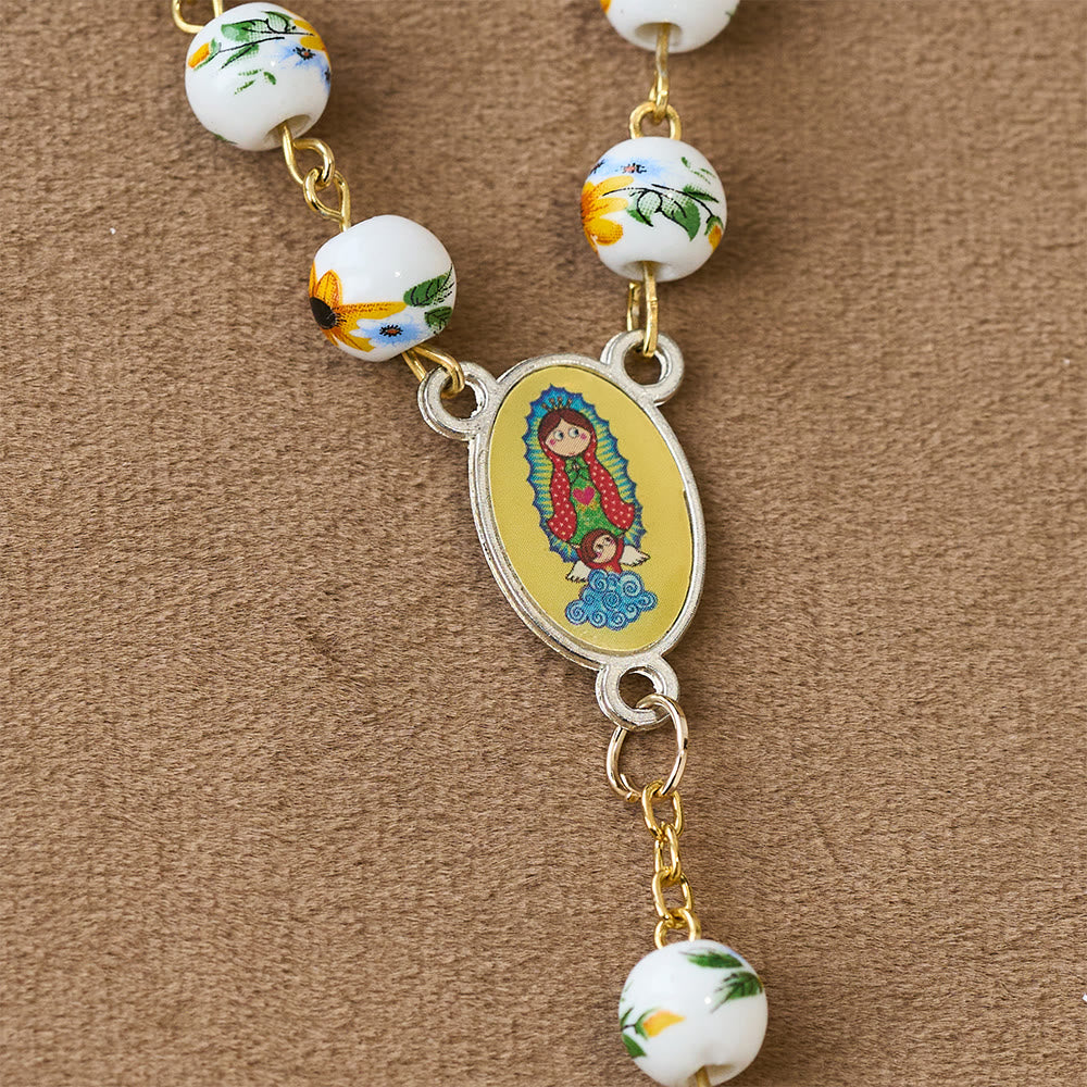 Gelber Rosenkranz mit Gänseblümchenmotiv von Christianartworkshop , Keramikperlen und Marienanhänger - image 4