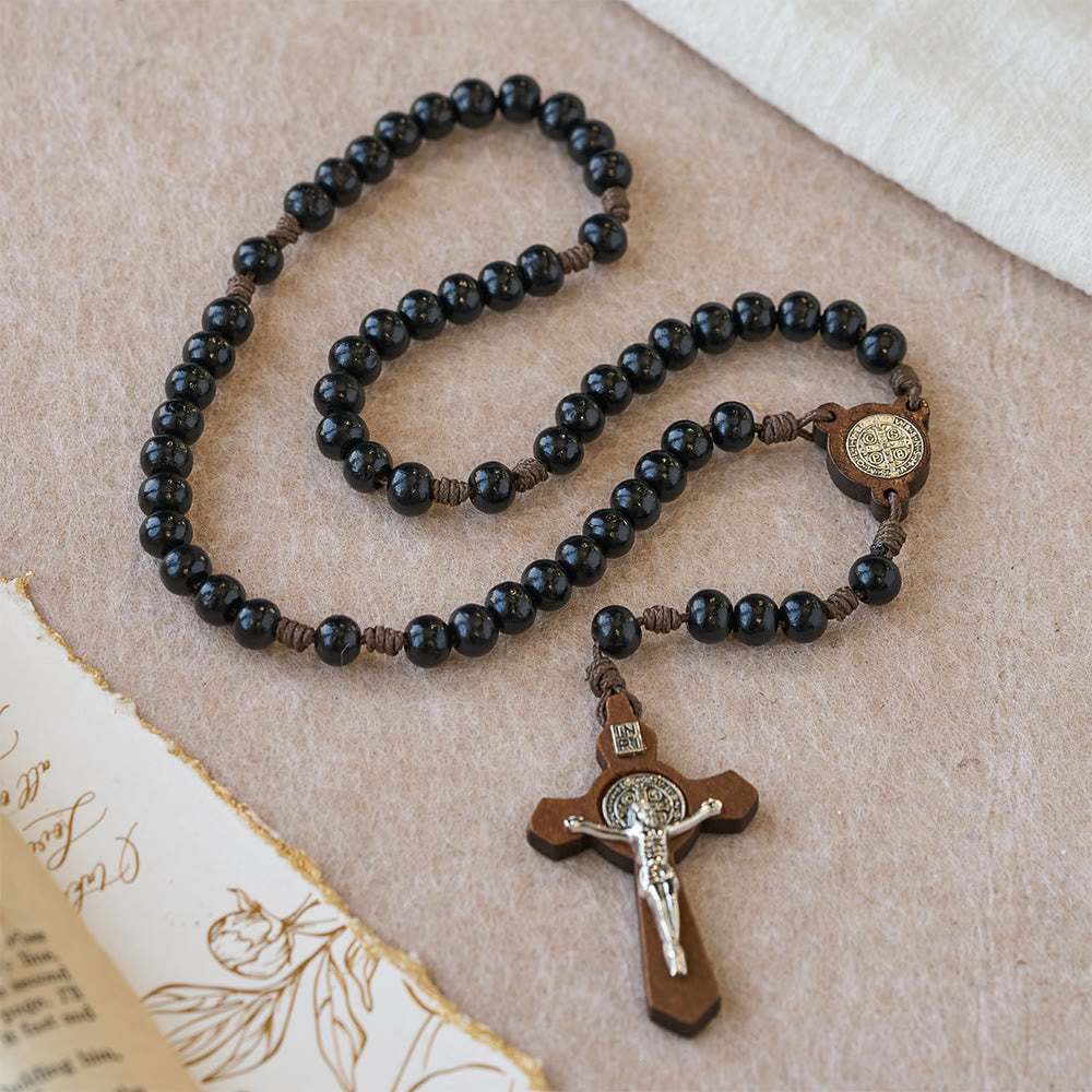 Vintage-Rosenkranz aus schwarzem Holz von Christianartworkshop mit Schutzzeichen des Heiligen Benedikt - St. Benedikt und Kreuz - image 0