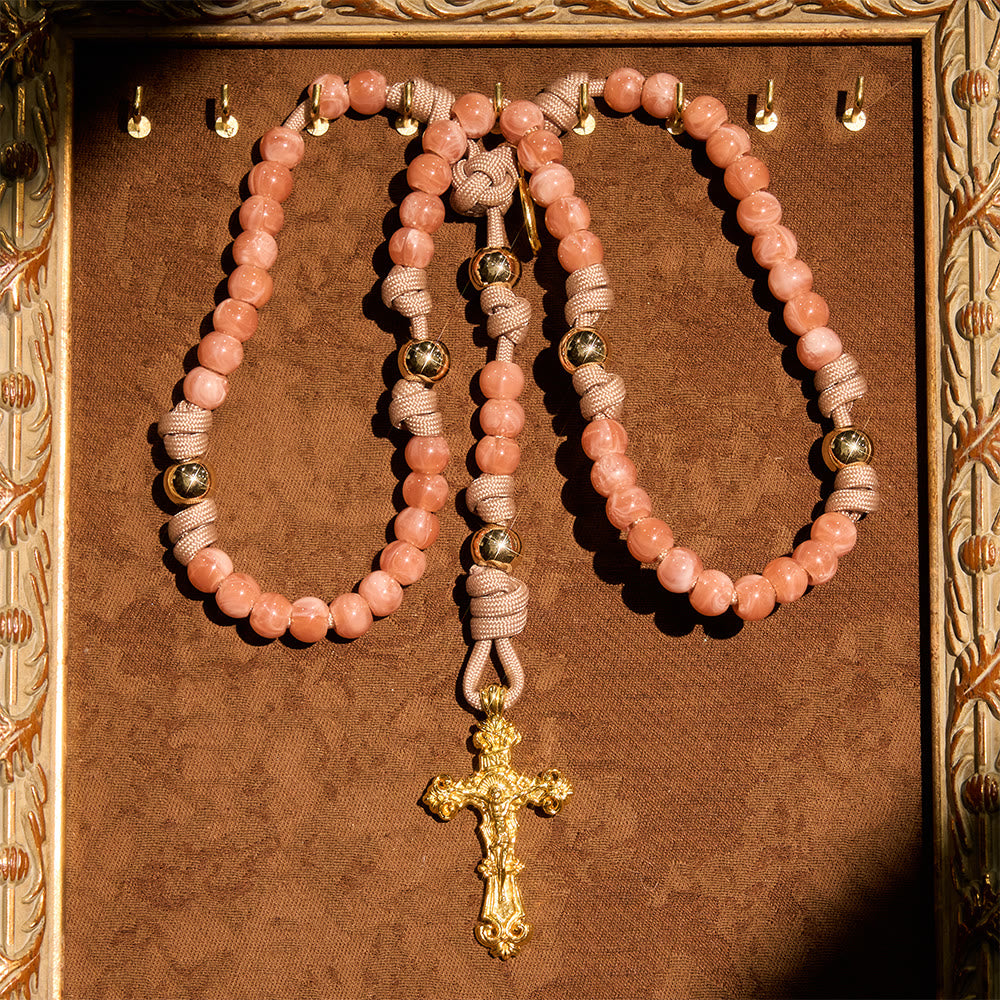 Christianartworkshop Rosenkranz aus rosa Paracord-Perlen mit Marienmotiv und goldenem Kruzifix - image 1