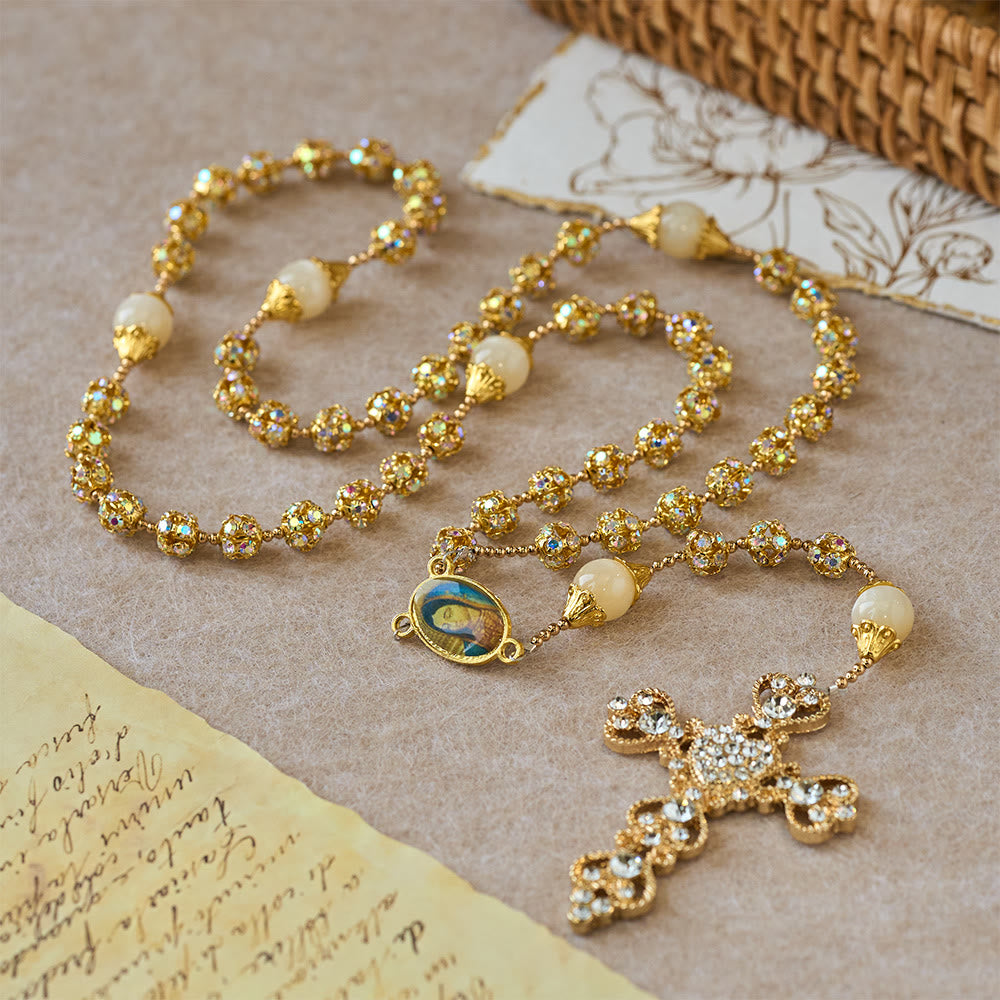 Christianartworkshop Funkelnder goldener Rosenkranz mit goldenen Perlen und der Muttergottes der Gnade - image 4