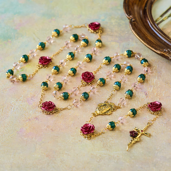 Christianartworkshop Funkelnder Rosenkranz aus grünen und rosa Perlen mit roter Rose und Marienanhänger - image 1