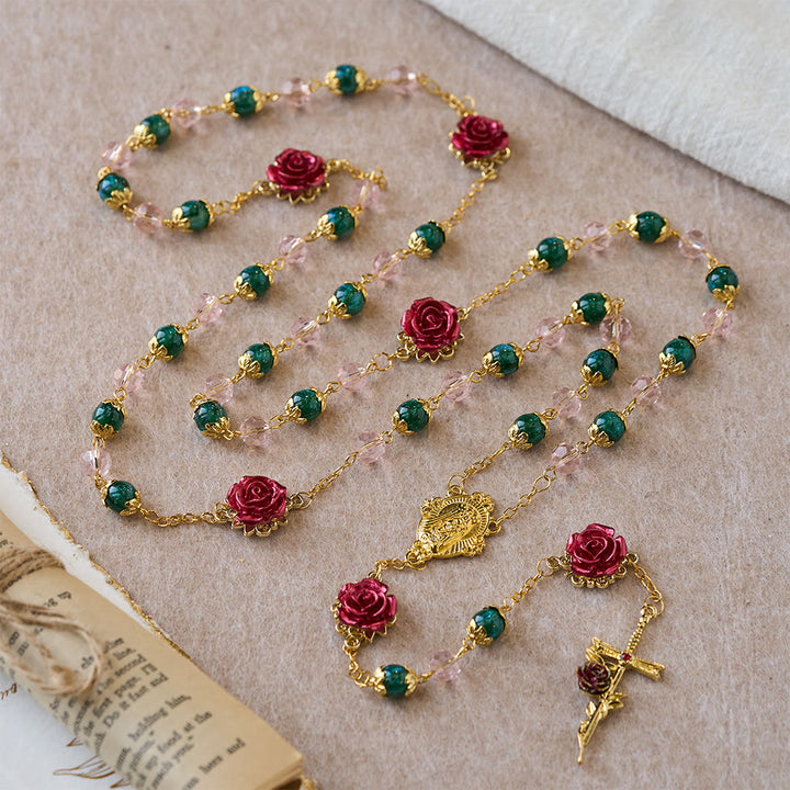 Christianartworkshop Funkelnder Rosenkranz aus grünen und rosa Perlen mit roter Rose und Marienanhänger - Unsere Liebe Frau und das Kreuz - image 0