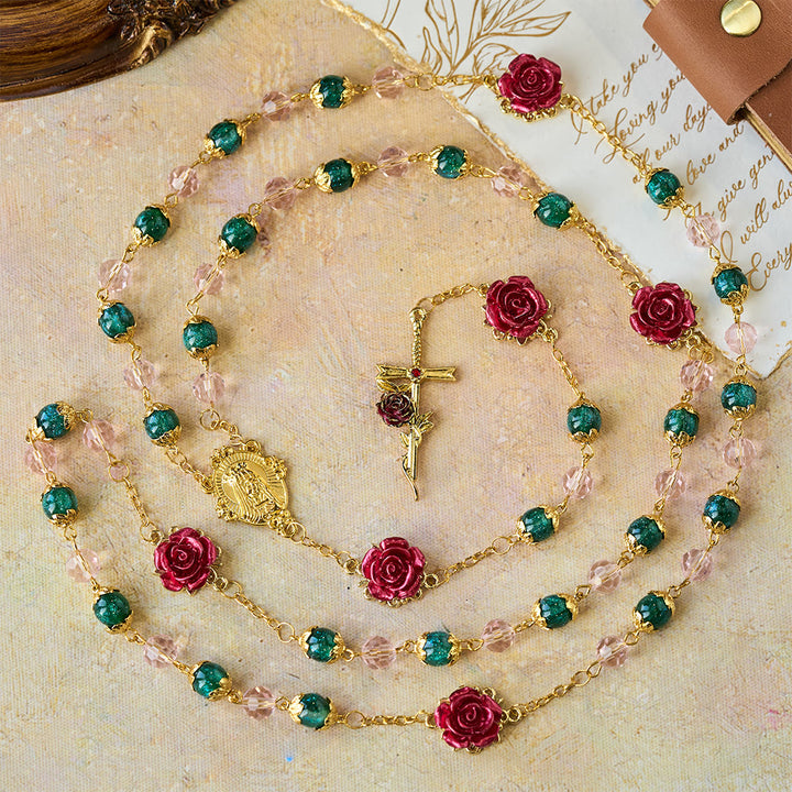 Christianartworkshop Funkelnder Rosenkranz aus grünen und rosa Perlen mit roter Rose und Marienanhänger - image 2