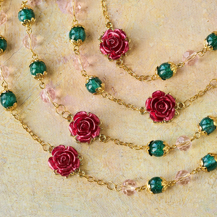 Christianartworkshop Funkelnder Rosenkranz aus grünen und rosa Perlen mit roter Rose und Marienanhänger - image 6