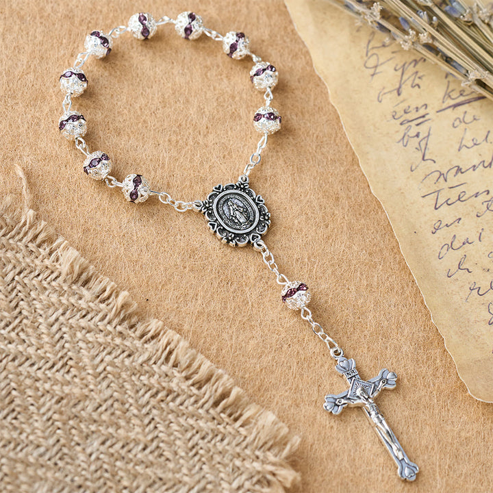 Funkelnder Rosenkranz mit Marienmedaille von Christianartworkshop : Symbol des Glaubens und der Gnade - image 11