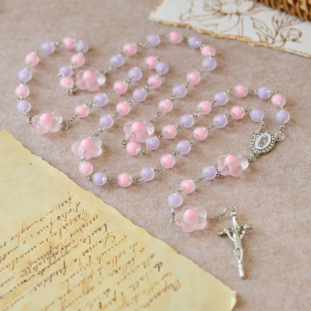 Christianartworkshop Rosenkranz mit pastellfarbenen Perlen und floralem Muster: Ein Symbol marianischer Reinheit und Glauben - image 1