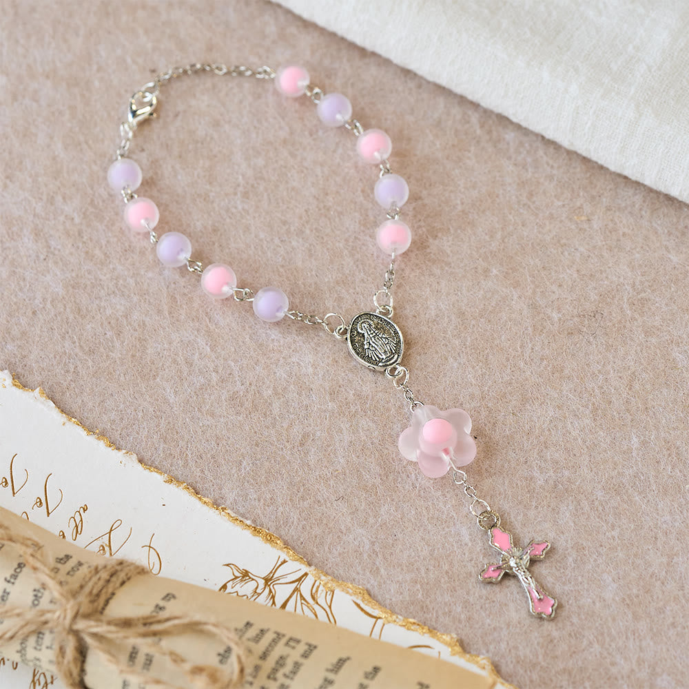 Christianartworkshop Dreifacher pastellfarbener Taschenrosenkranz mit Blumenanhänger: Silberfarbenes Kruzifix für das Mariengebet - Rosa - image 0
