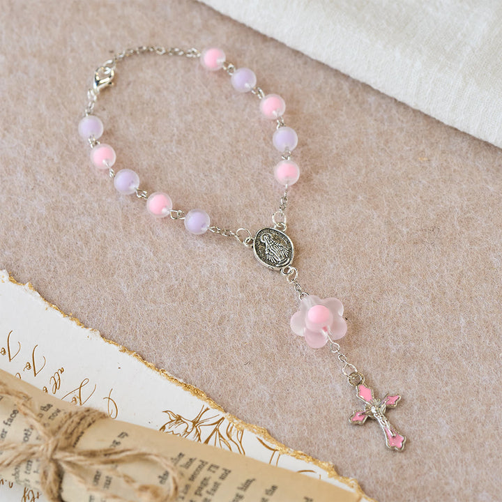 Christianartworkshop Dreifacher pastellfarbener Taschenrosenkranz mit Blumenanhänger: Silberfarbenes Kruzifix für das Mariengebet - Rosa - image 0