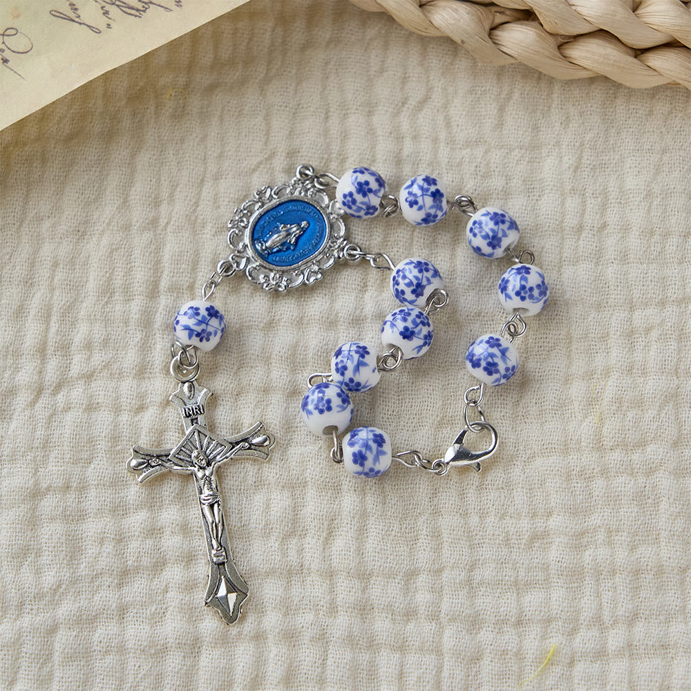 Christianartworkshop Blauer Rosenkranz aus Keramik fürs Auto: Ein Symbol marianischen Schutzes fürs Auto - image 5