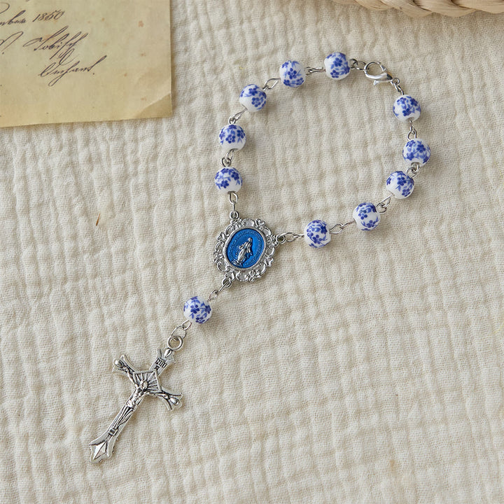 Christianartworkshop Blauer Rosenkranz aus Keramik fürs Auto: Ein Symbol marianischen Schutzes fürs Auto - Blau und Weiß (mit 8 cm Verlängerungskette) - image 0