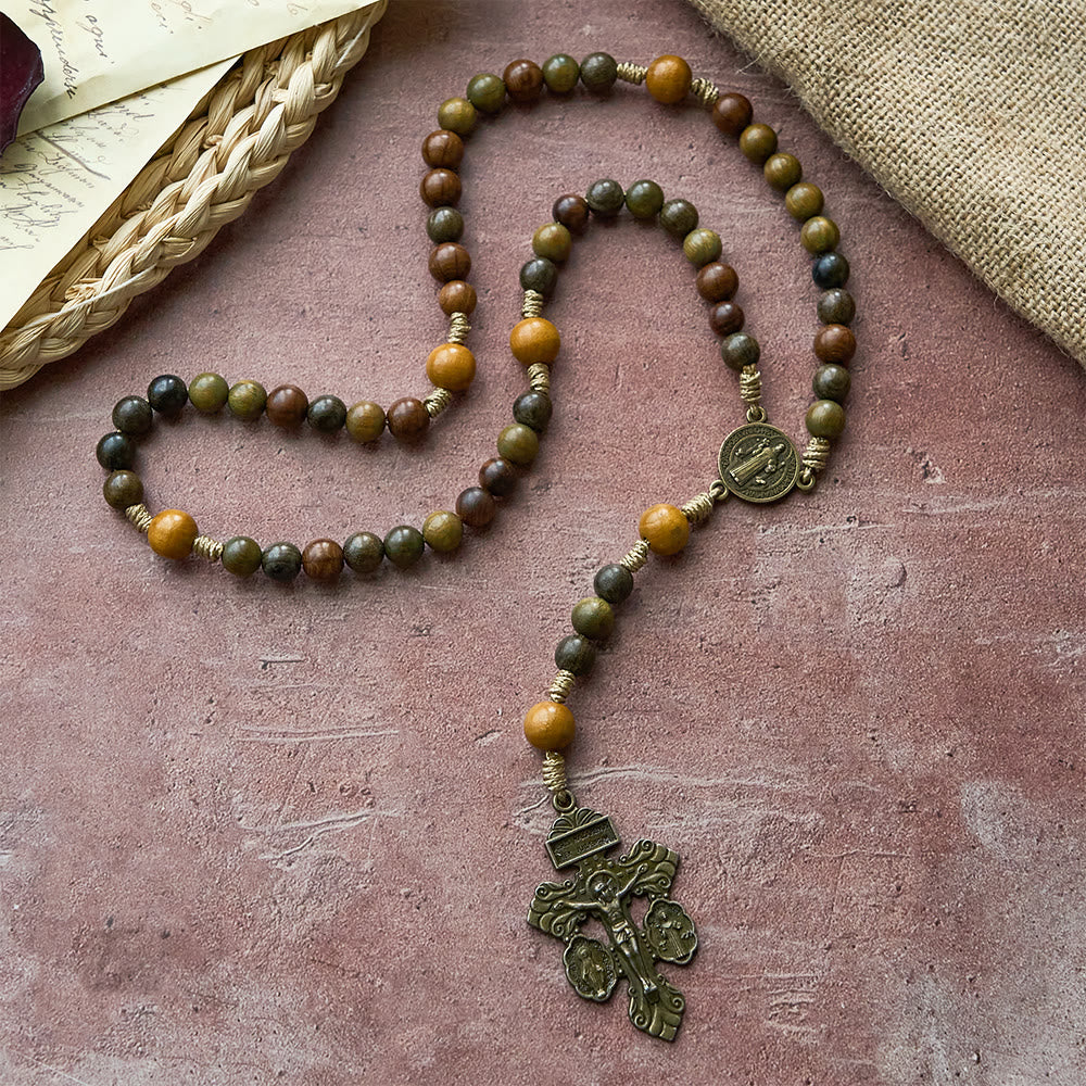 Christianartworkshop Rosenkranz aus Sandelholzperlen mit dem Heiligen Benedikt und Kruzifix: Bronzemedaillon-Design - image 2