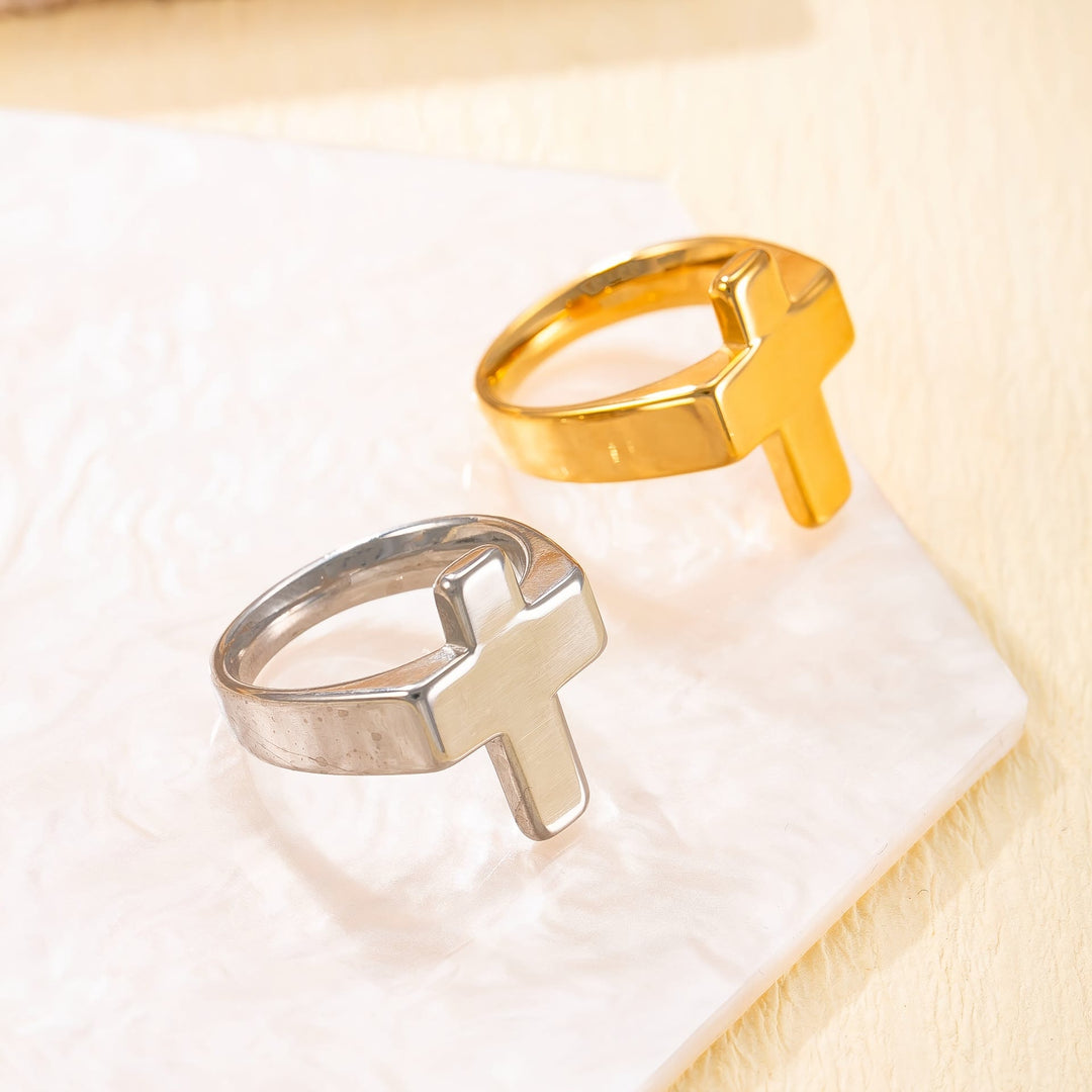 Christianartworkshop Metallring mit Kreuzmotiv: Polierte Oberfläche für zeitlosen Glaubensstil - image 2
