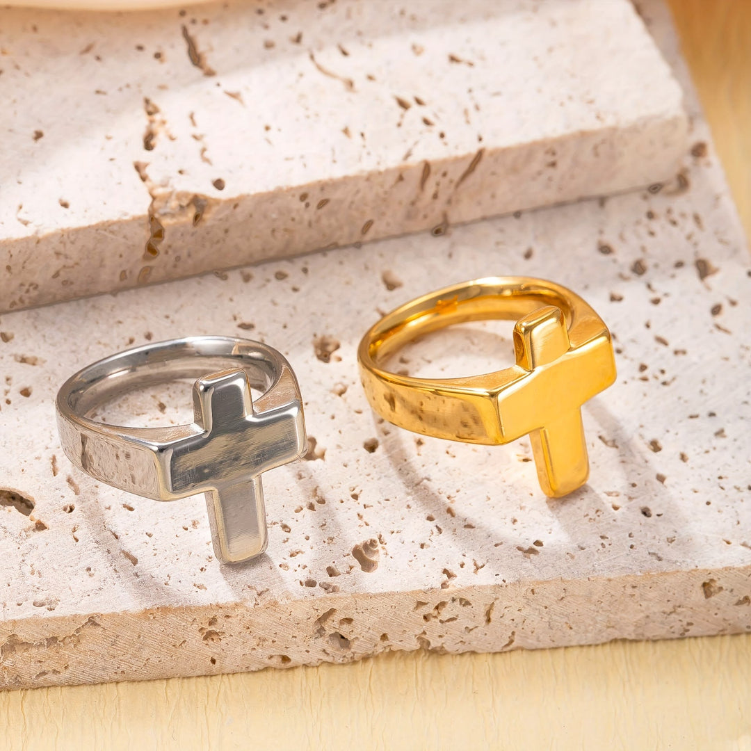 Christianartworkshop Metallring mit Kreuzmotiv: Polierte Oberfläche für zeitlosen Glaubensstil - image 3