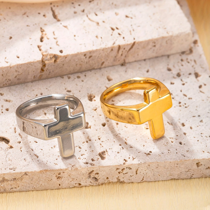 Christianartworkshop Metallring mit Kreuzmotiv: Polierte Oberfläche für zeitlosen Glaubensstil - image 3