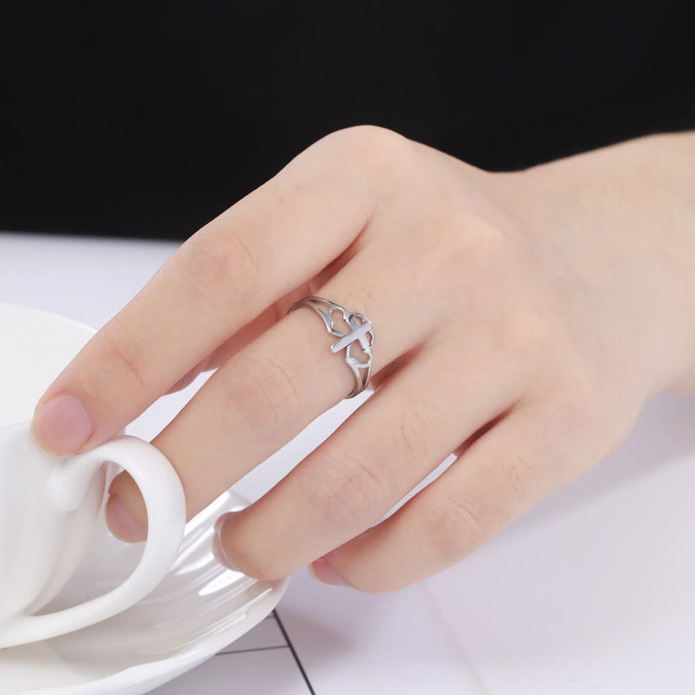 Christianartworkshop Ring mit Kreuz- und Herzausschnitt: Ein Symbol für Christi Liebe und treue Hingabe - image 1