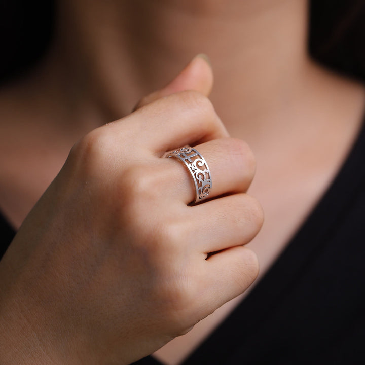 Christianartworkshop Ring mit filigranem Kreuzausschnitt: Ein Symbol für Christi unvergängliche Gnade - image 2
