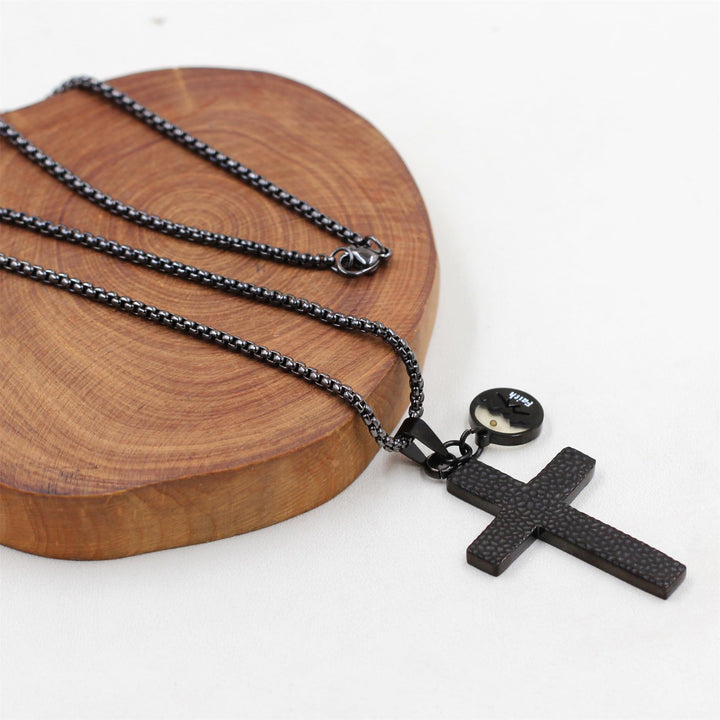 Christianartworkshop Senfkorn-Halskette mit strukturiertem Kreuz: Metallische Anhänger als spirituelle Erinnerung - image 4