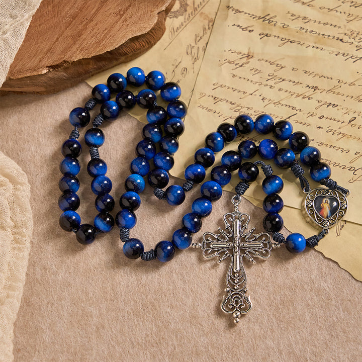Christianartworkshop Rosenkranz aus blauem Tigerauge mit silberfarbenem Kruzifix: Ein Symbol für Gottes unerschütterliche Stärke - image 4