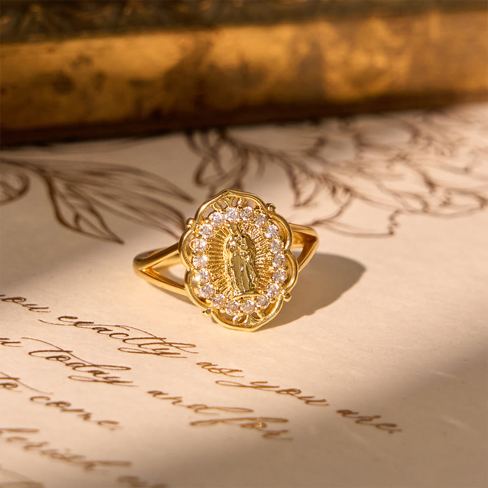 Christianartworkshop Prunkvoller goldener Filigranring „Unsere Liebe Frau“: Die Verbindung von Eleganz und spiritueller Anmut - image 3