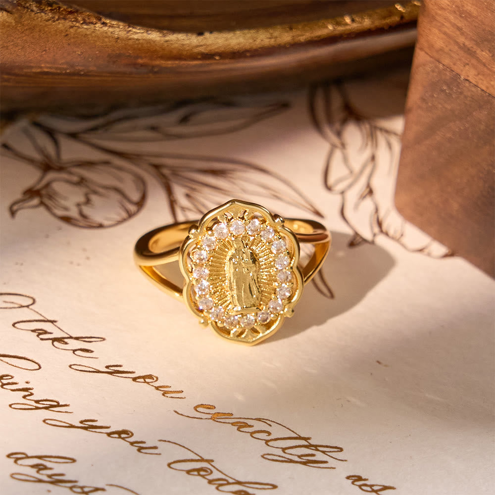 Christianartworkshop Prunkvoller goldener Filigranring „Unsere Liebe Frau“: Die Verbindung von Eleganz und spiritueller Anmut - image 5