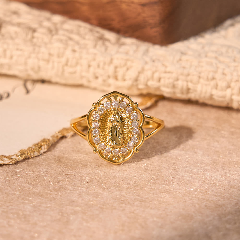 Christianartworkshop Prunkvoller goldener Filigranring „Unsere Liebe Frau“: Die Verbindung von Eleganz und spiritueller Anmut - Golden (Geeignet für US-Größen 8 - 9) - image 0