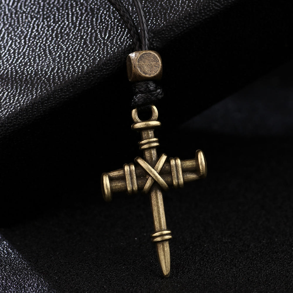 Christianartworkshop Vintage-Halskette mit Nagelkreuz aus gewebter Kordel: Ein Symbol heiliger Stärke und Erlösung - image 1
