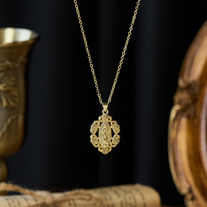 Christianartworkshop Rosenumkränzte Marienkette: Ein Symbol heiliger Gnade und Schutz - image 1