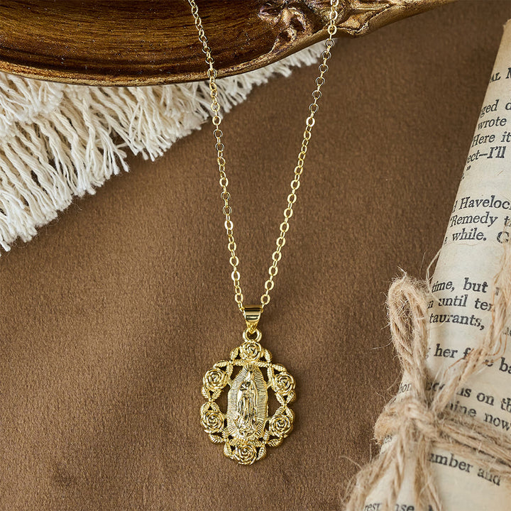Christianartworkshop Rosenumkränzte Marienkette: Ein Symbol heiliger Gnade und Schutz - image 4
