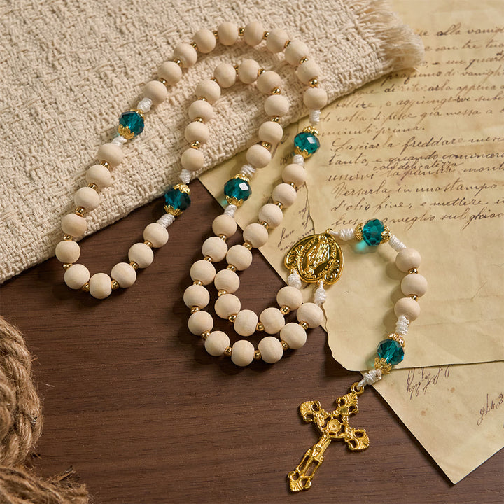 Christianartworkshop Rosenkranz aus Holzperlen „Unsere Liebe Frau von der Gnade“ mit pfauenblauen Perlenakzenten - Unsere Liebe Frau und das Kruzifix - image 0