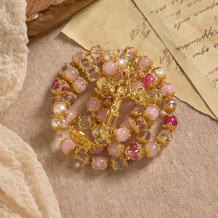 Christianartworkshop Rosenkranz aus rosafarbenem Glas mit Marienmedaille und Kruzifix: Heilige Liebe in eleganter Handwerkskunst vereint. - image 4