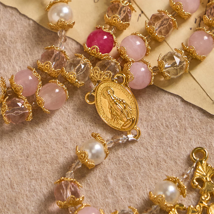 Christianartworkshop Rosenkranz aus rosafarbenem Glas mit Marienmedaille und Kruzifix: Heilige Liebe in eleganter Handwerkskunst vereint. - image 6